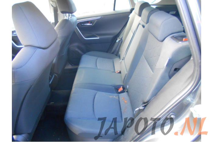 Toyota RAV4 2.5 Hybrid 16V Salvage vehicle (2019, Gray)
