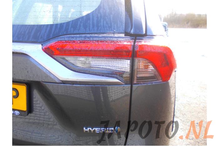 Toyota RAV4 2.5 Hybrid 16V Salvage vehicle (2019, Gray)
