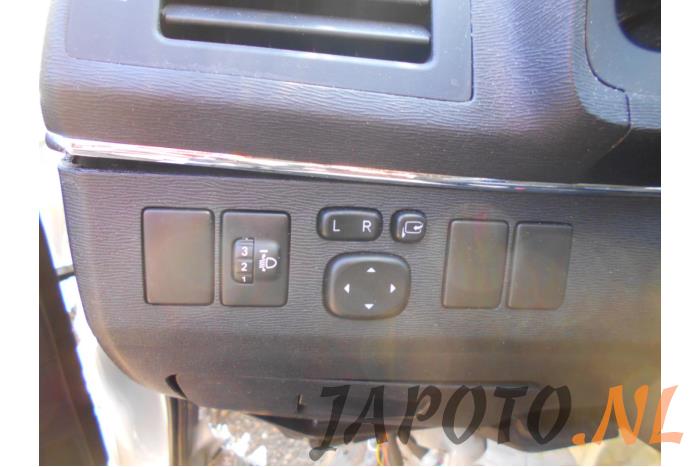 Toyota Avensis Wagon 1.8 16V VVT-i Épave (2010, Gris)