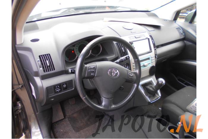 Toyota Corolla Verso 2.2 D-4D 16V Vehículo de desguace (2006, Gris)