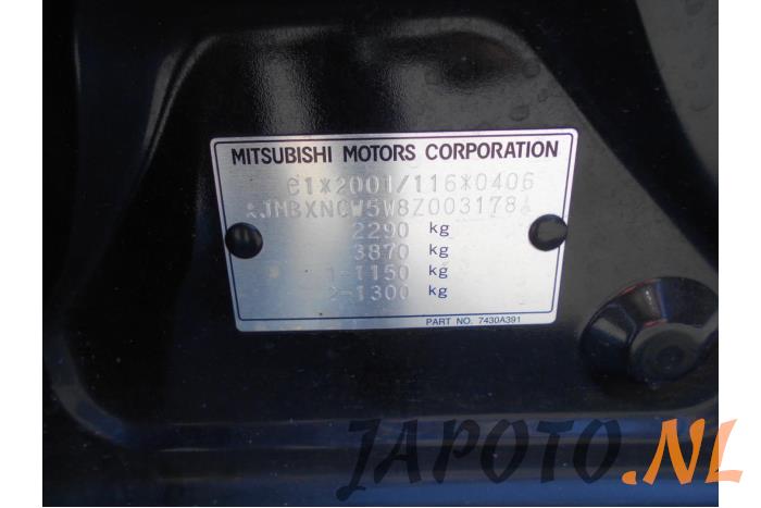 Mitsubishi Outlander 2.4 16V Mivec 4x2 Schrottauto (2008, Schwarz)