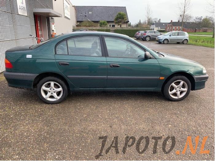 Toyota Avensis 1.8 16V Salvage vehicle (1998, Green)