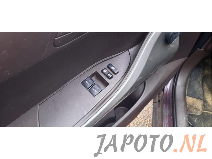 Toyota iQ 1.0 12V VVT-i Samochód złomowany (2010, Purpurowy)