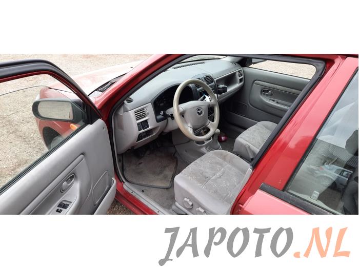 Mazda Demio 1.3 16V Épave (2000, Rouge)
