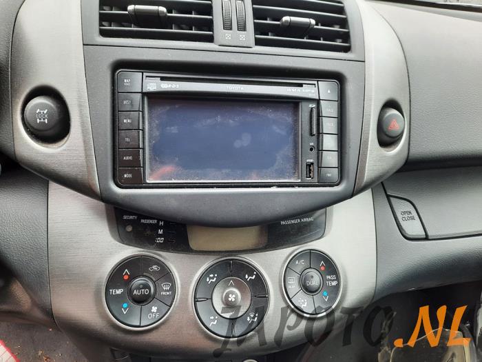 Toyota RAV4 2.0 16V Valvematic 4x4 Épave (2010, Vert)