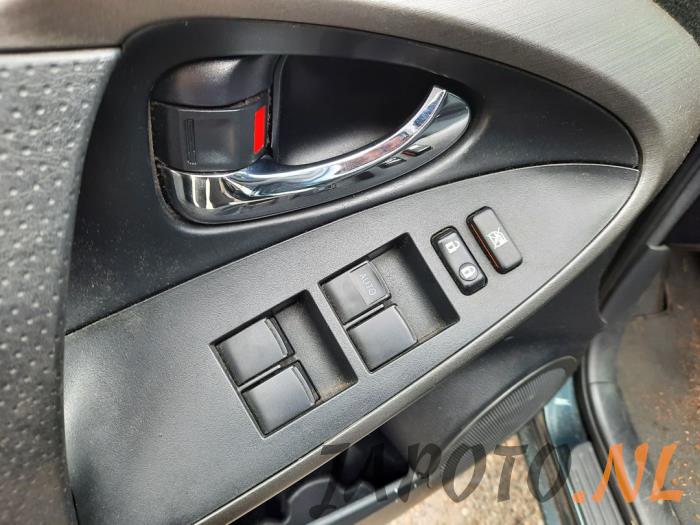 Toyota RAV4 2.0 16V Valvematic 4x4 Épave (2010, Vert)