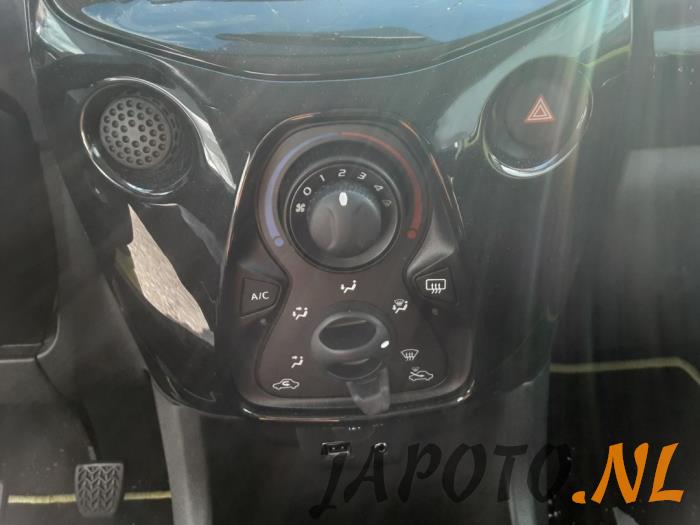 Toyota Aygo 1.0 12V VVT-i Schrottauto (2017, Gelb)