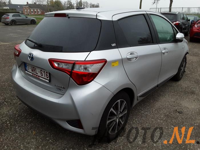 Toyota Yaris III 1.5 16V Hybrid Salvage vehicle (2019, Gray)