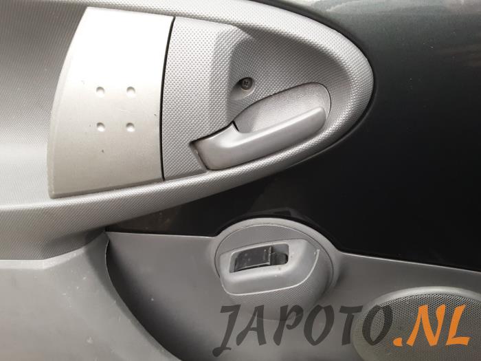 Toyota Aygo 1.0 12V VVT-i Skrotfordon (2009, GRIJS)