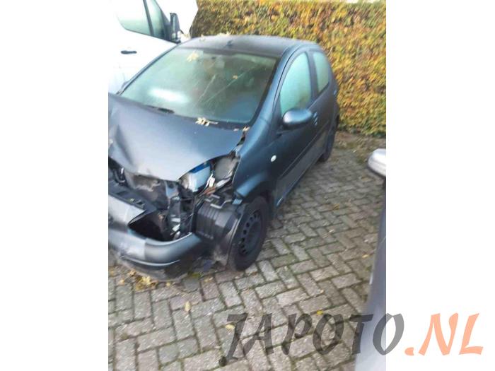 Toyota Aygo 1.0 12V VVT-i Skrotfordon (2009, GRIJS)
