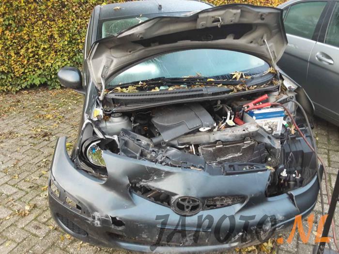 Toyota Aygo 1.0 12V VVT-i Skrotfordon (2009, GRIJS)