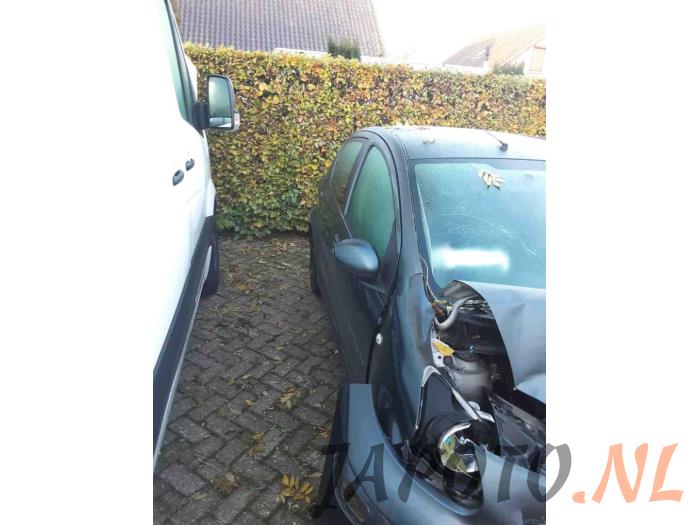 Toyota Aygo 1.0 12V VVT-i Skrotfordon (2009, GRIJS)