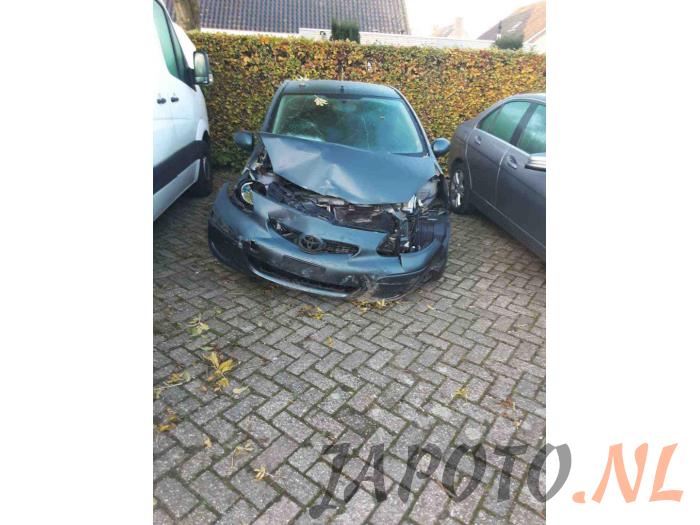 Toyota Aygo 1.0 12V VVT-i Skrotfordon (2009, GRIJS)