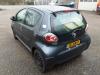 Toyota Aygo 1.0 12V VVT-i Skrotfordon (2009, GRIJS)