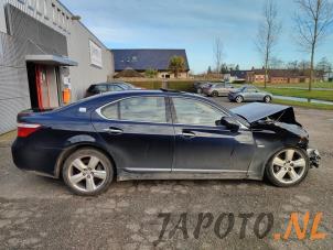 Lexus LS 460 4.6 32V VVT-i Samochód złomowany (2007, Niebieski)