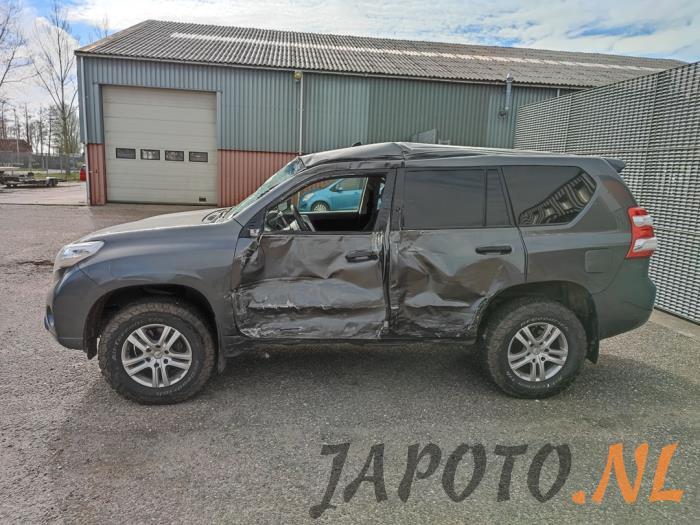 Toyota Land Cruiser 3.0 D-4D-F 16V Van Schrottauto (2014, Grau)