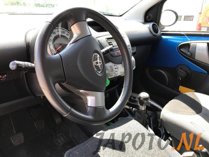 Toyota Aygo 1.0 12V VVT-i Samochód złomowany (2013, Niebieski)