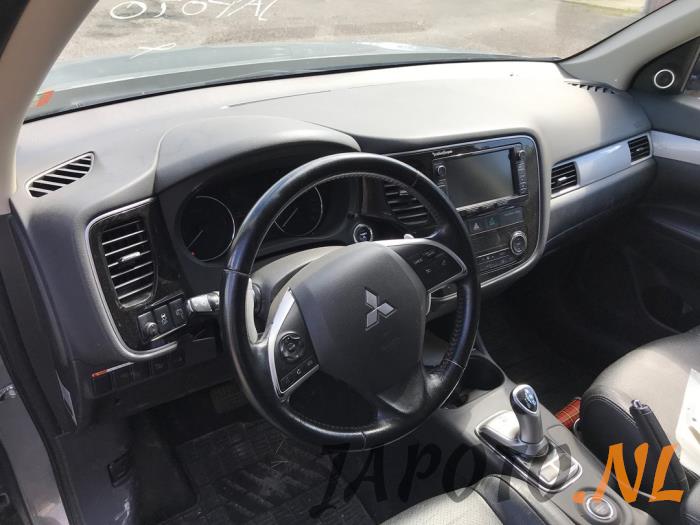 Mitsubishi Outlander 2.0 16V PHEV 4x4 Schrottauto (2014, Grau)