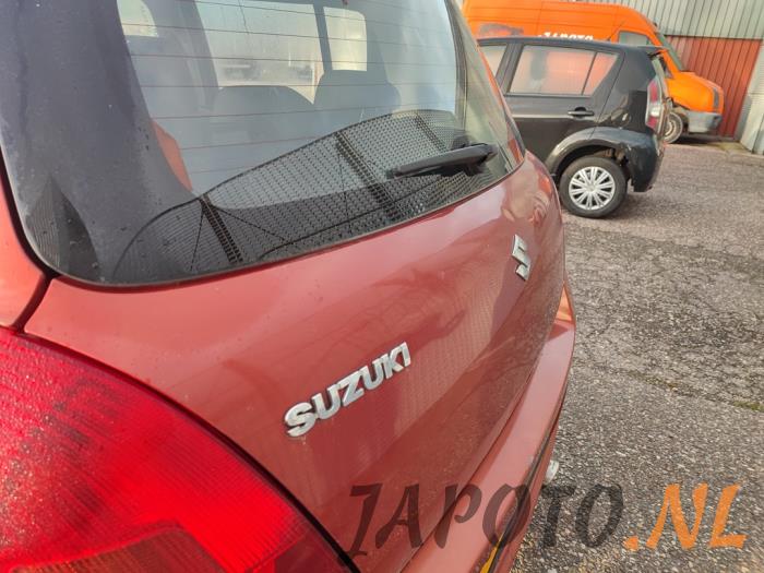 Suzuki Swift 1.3 VVT 16V Samochód złomowany (2007, Pomaranczowy)