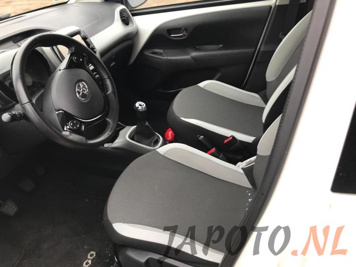 Toyota Aygo 1.0 12V VVT-i Épave (2018, Blanc)