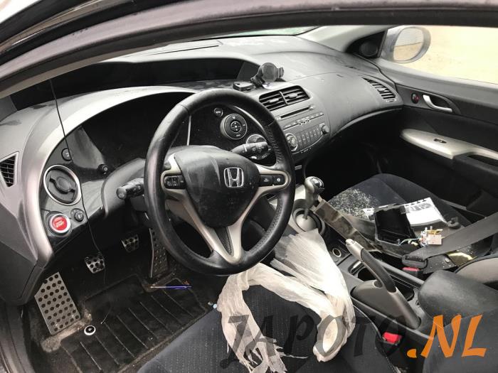 Honda Civic 1.4 i-Dsi Samochód złomowany (2008, Czarny)