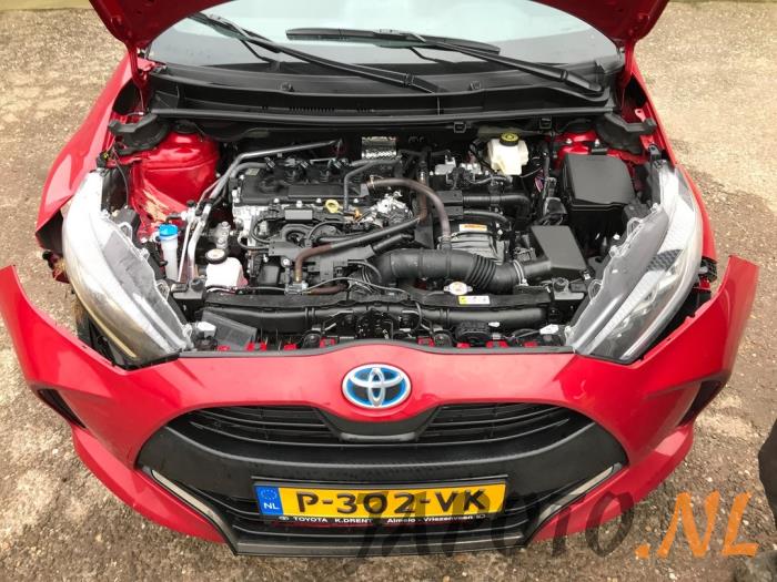 Toyota Yaris IV 1.5 12V Hybrid Épave (2022, Rouge)