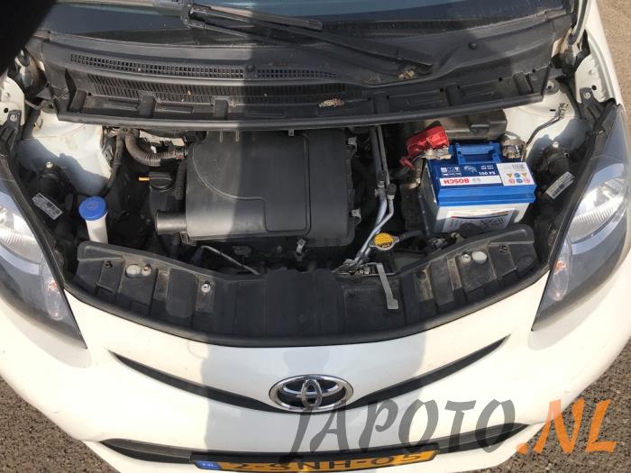 Toyota Aygo 1.0 12V VVT-i Schrottauto (2013, Weiß)