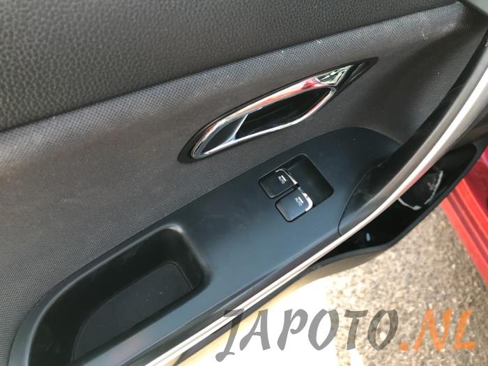 Kia Cee'd Sportswagon 1.6 CRDi 16V VGT Samochód złomowany (2017, Czerwony)