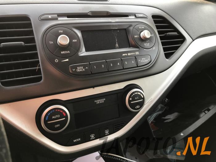 Kia Picanto 1.0 12V Skrotfordon (2011, GRIJS)