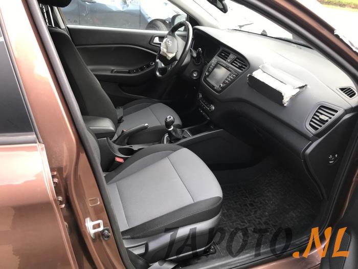 Hyundai i20 1.2i 16V Vehículo de desguace (2015, Marrón)