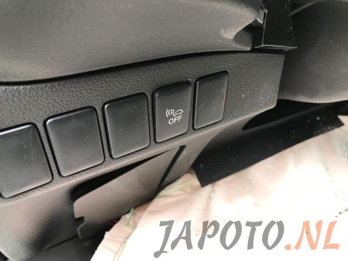 Mitsubishi Outlander 2.0 16V PHEV 4x4 Salvage vehicle (2018, White)