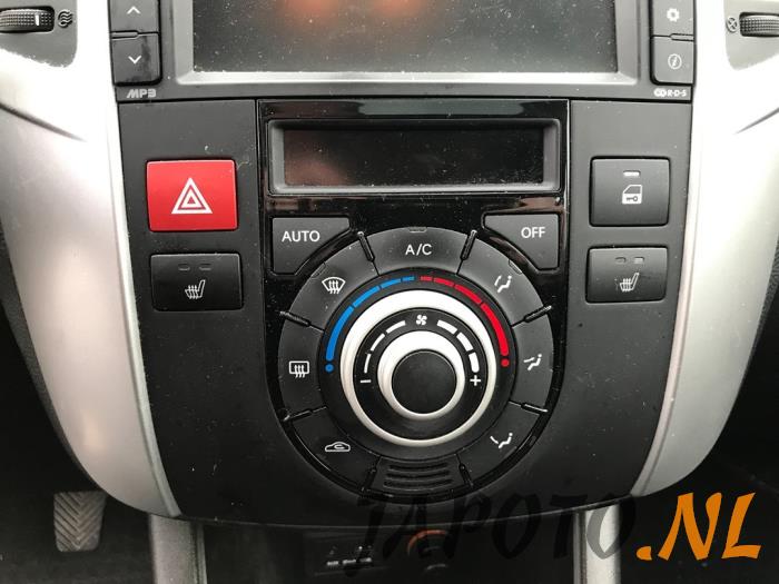 Kia Venga 1.6 CRDi VGT 16V Samochód złomowany (2014, Metalik, Czarny)