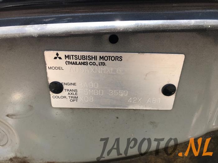 Mitsubishi Space Star 1.0 12V Salvage vehicle (2014, Metallic, Black)