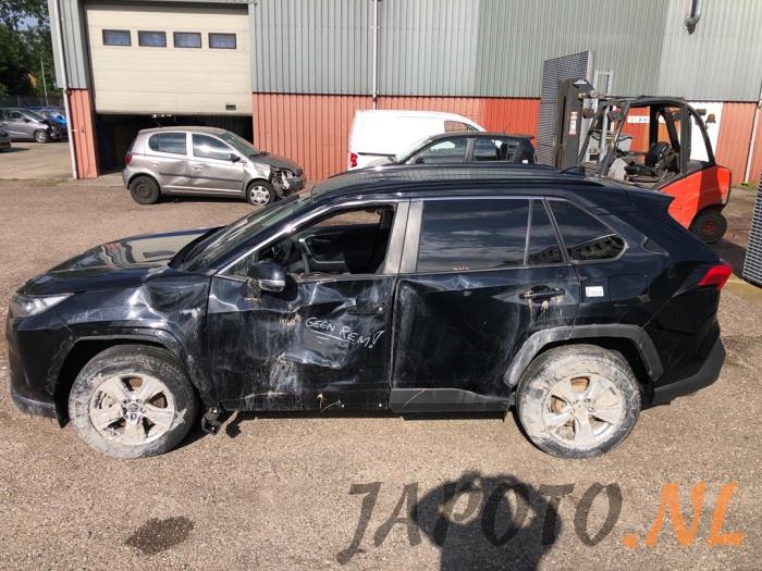 Toyota RAV4 2.5 Hybrid 16V AWD Vehículo de desguace (2019, Negro)
