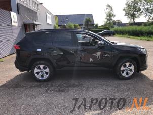 Toyota RAV4 2.5 Hybrid 16V AWD Vehículo de desguace (2019, Negro)