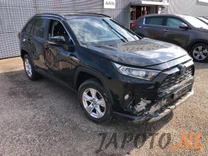 Toyota RAV4 2.5 Hybrid 16V AWD Vehículo de desguace (2019, Negro)