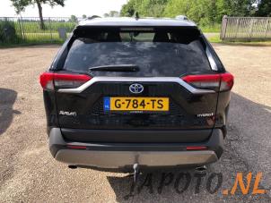 Toyota RAV4 2.5 Hybrid 16V AWD Vehículo de desguace (2019, Negro)