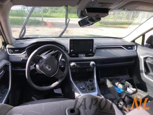 Toyota RAV4 2.5 Hybrid 16V AWD Vehículo de desguace (2019, Negro)