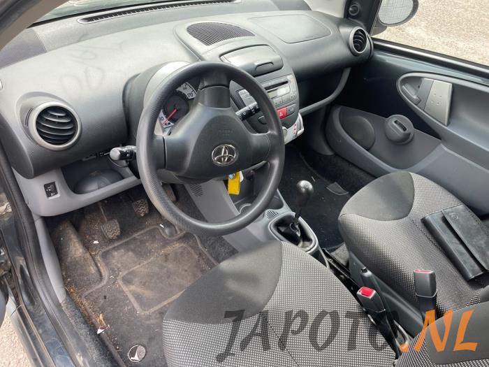 Toyota Aygo 1.0 12V VVT-i Salvage vehicle (2011, Gray)