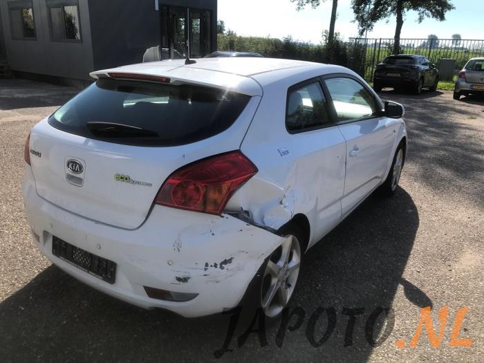 Kia Pro cee'd 1.4 CVVT 16V Épave (2010, Blanc)