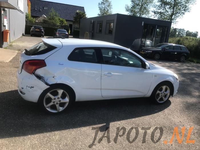 Kia Pro cee'd 1.4 CVVT 16V Épave (2010, Blanc)