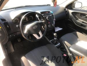 Kia Pro cee'd 1.4 CVVT 16V Épave (2010, Blanc)