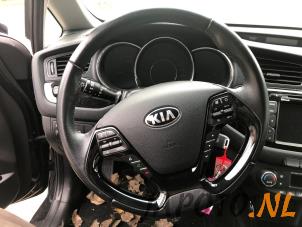 Kia Cee'd Sportswagon 1.6 GDI 16V Samochód złomowany (2015, Metalik, Czarny)
