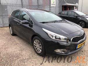 Kia Cee'd Sportswagon 1.6 GDI 16V Samochód złomowany (2015, Metalik, Czarny)