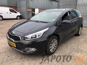 Kia Cee'd Sportswagon 1.6 GDI 16V Samochód złomowany (2015, Metalik, Czarny)