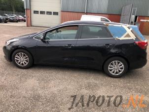 Kia Cee'd Sportswagon 1.6 GDI 16V Samochód złomowany (2015, Metalik, Czarny)