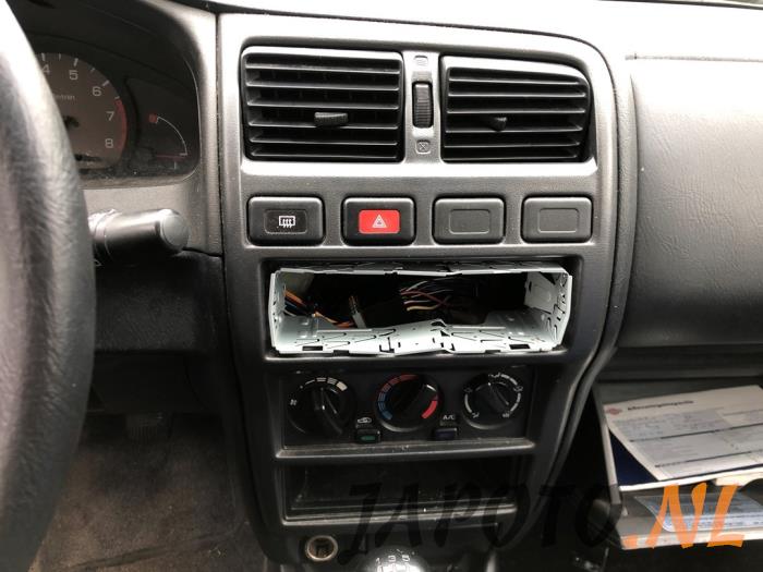 Nissan Almera 1.4 LX,GX,S 16V Épave (1999, Bleu)