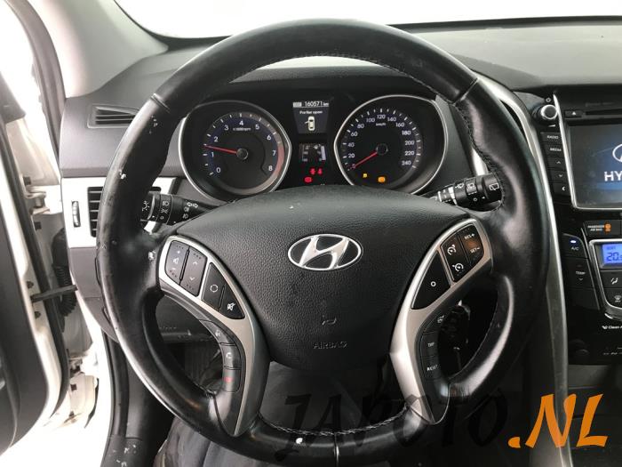Hyundai i30 Wagon 1.6 GDI Blue 16V Épave (2015, Blanc)