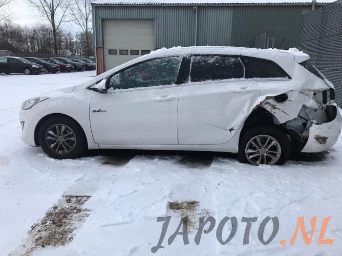 Hyundai i30 Wagon 1.6 GDI Blue 16V Épave (2015, Blanc)
