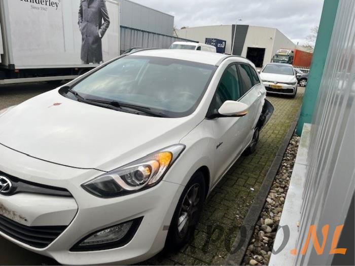 Hyundai i30 Wagon 1.6 GDI Blue 16V Épave (2015, Blanc)